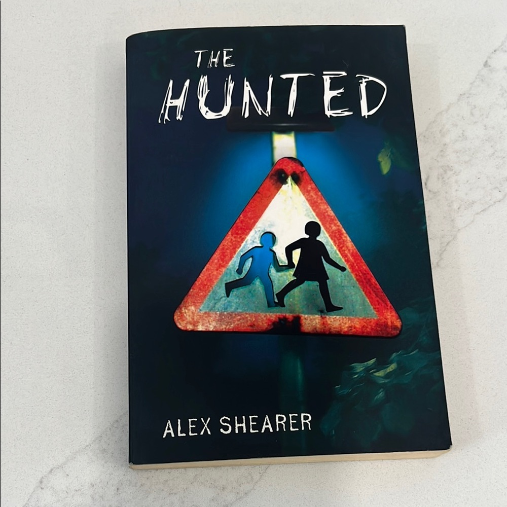 🦋5/10 The Hunted - Alex Shearer